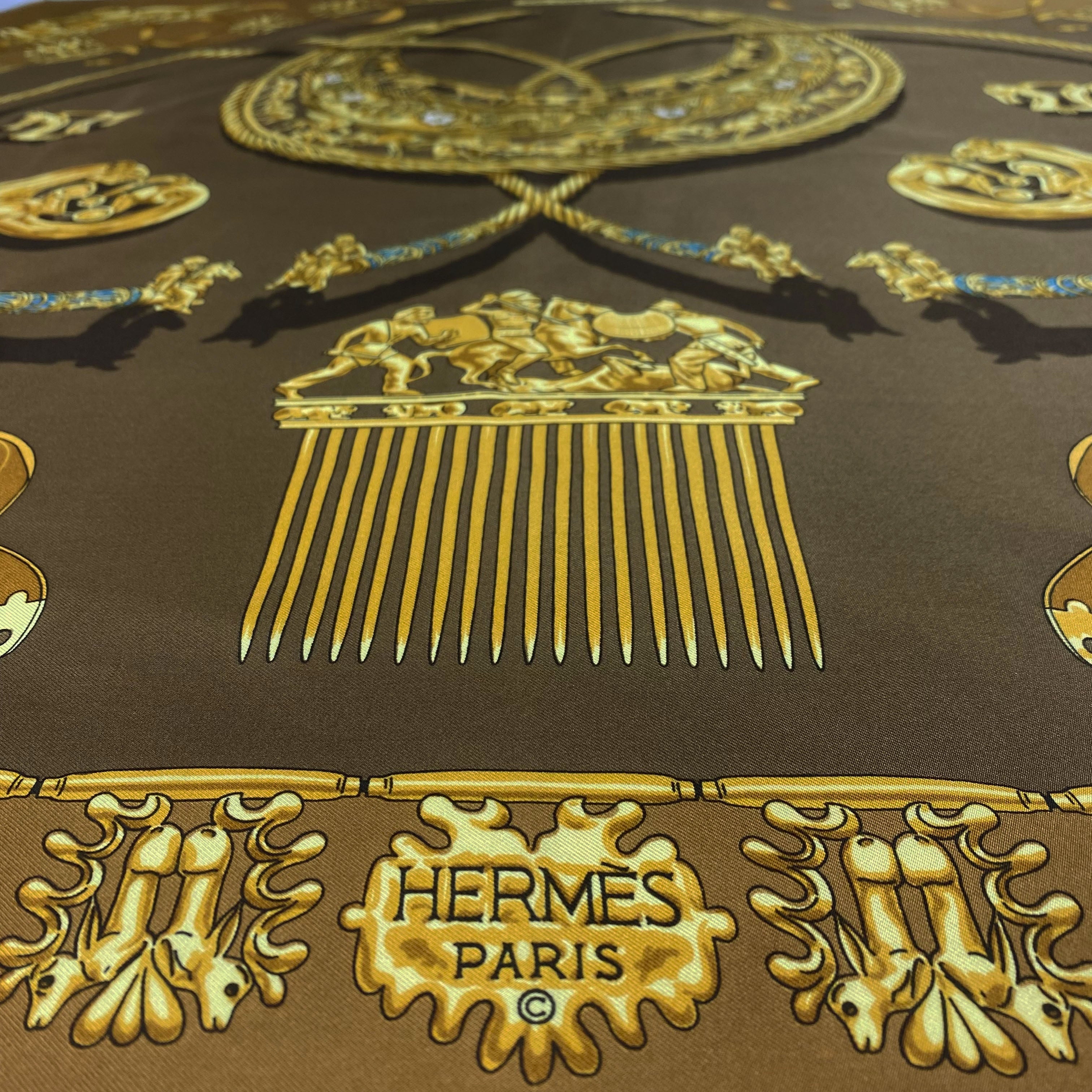 Carré Hermès - Les cavaliers d'or