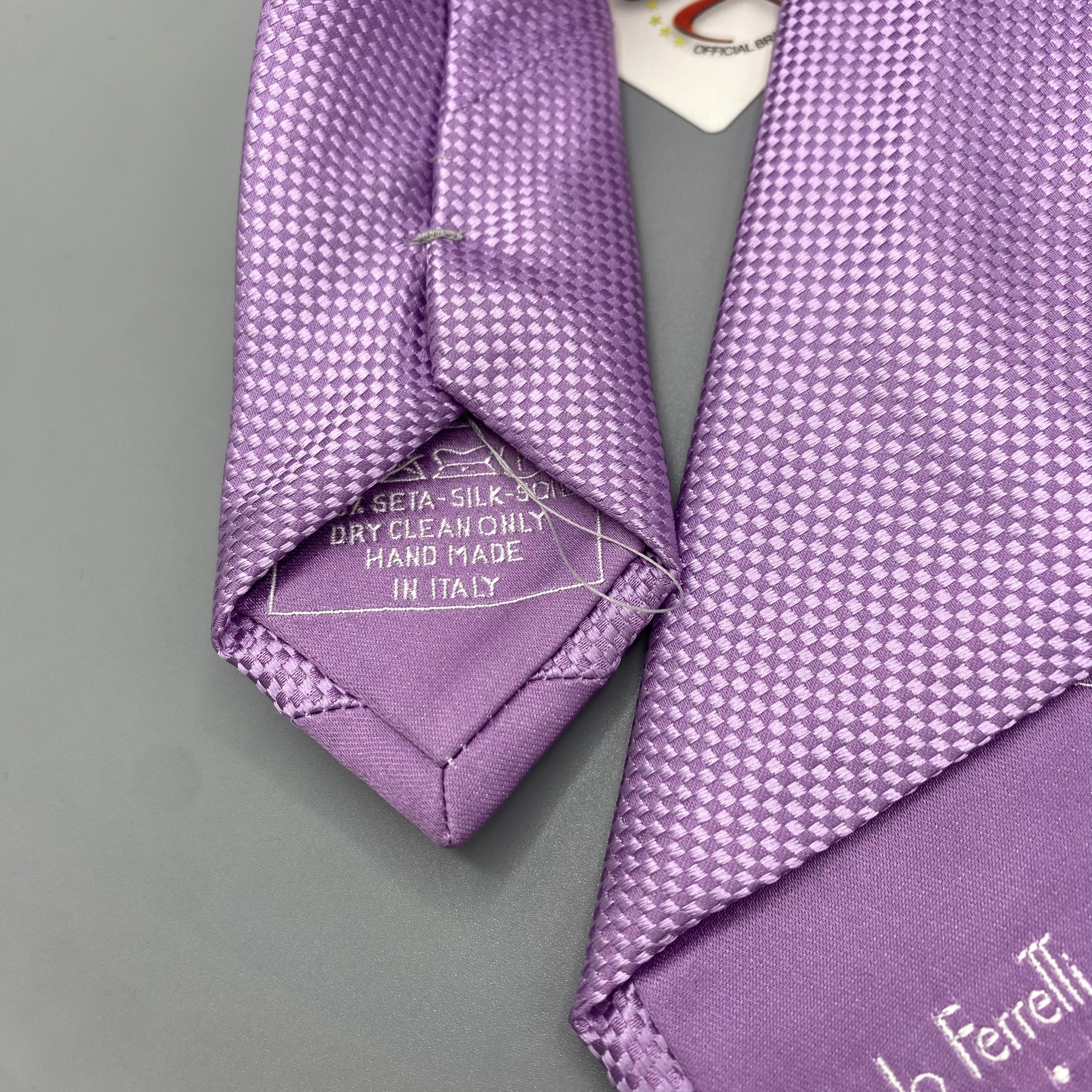 Cravate violette