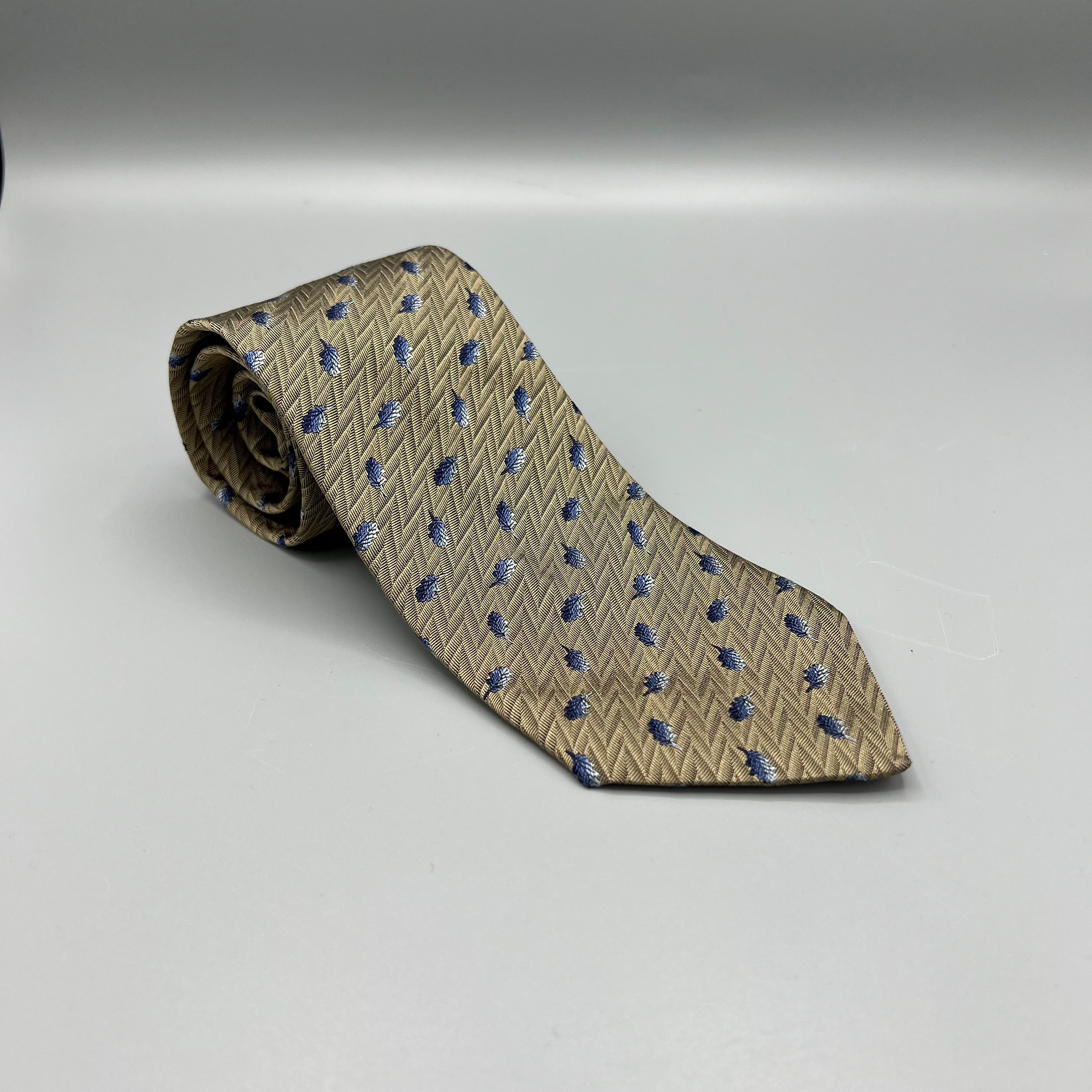 Cravate à motifs plumes Hermès